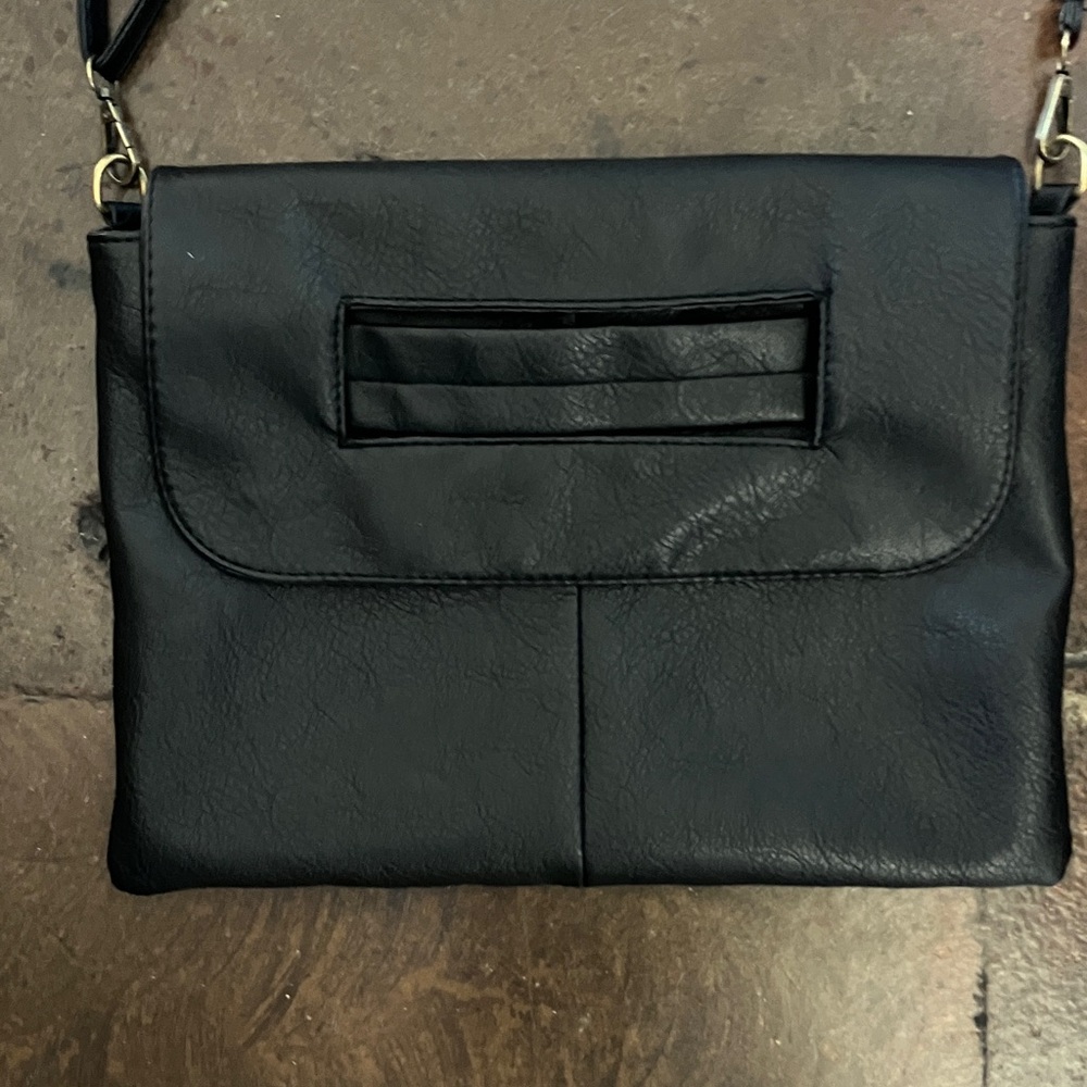 Black vegan leather bag with adjustable strap - Picture 2 of 6
